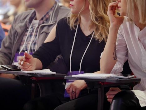 Jak zorganizować skuteczną konferencję NGO w UE: Kompleksowy przewodnik dla organizatorów