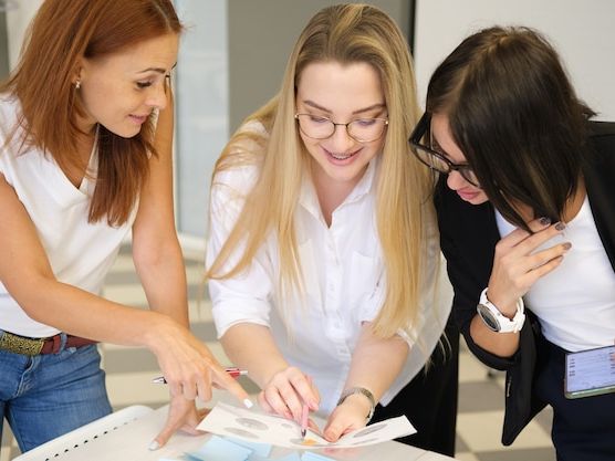 Najlepsze praktyki organizacji wydarzeń dla NGO w UE: Kompletny przewodnik